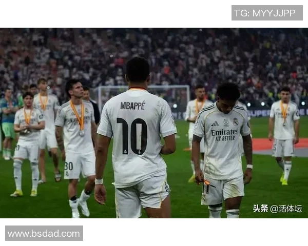 世界杯精彩对决皇马以4比3战胜AC米兰红牌争议引发全场热议与十大进球回顾