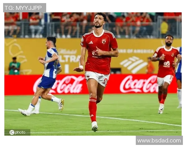 意甲赛场惊现大逆转波尔图狂胜巴萨六球引发热议