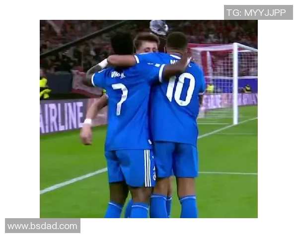 英超激战：里昂大胜皇马神奇扑救点燃全场热情与转会风波