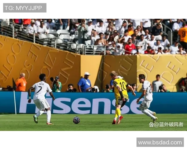 那不勒斯狂胜皇马五球大捷帽子戏法点燃全场激情 那不勒斯狂胜皇马五球大捷帽子戏法点燃全场激情