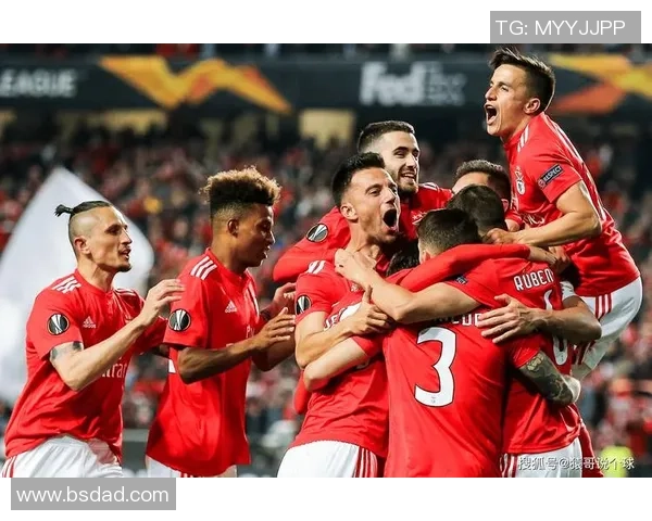 意甲精彩对决曼联与本菲卡战成平局神扑瞬间引发全场热议与战术分析